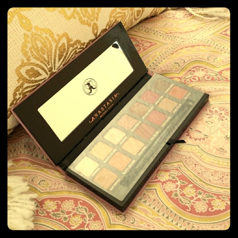 SOLD Anastasia Beverly Hills Makeup Palette